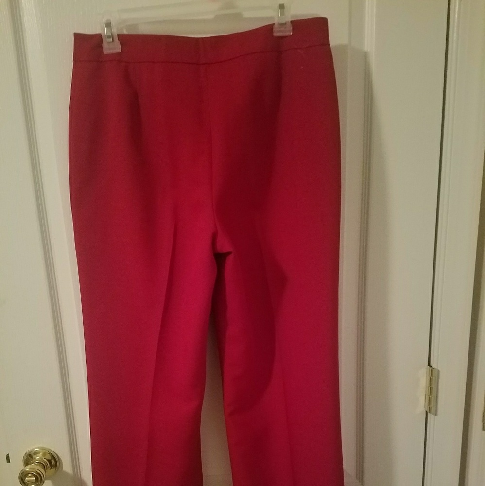 Kasper ladies pants.